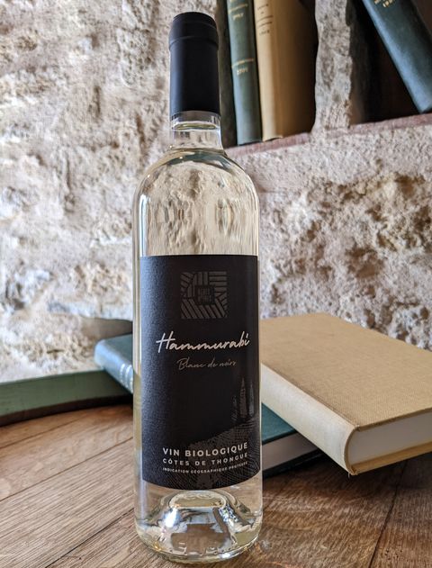 Bouteille de la cuvée Hammurabi, blanc de noirs de cinsault du domaine Les Robes Noires.